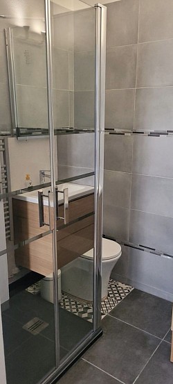 Mini salle de bain dans un RBNB